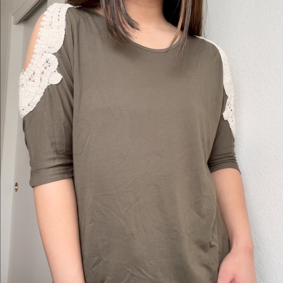 Open Shoulder Top - Picture 4 of 7